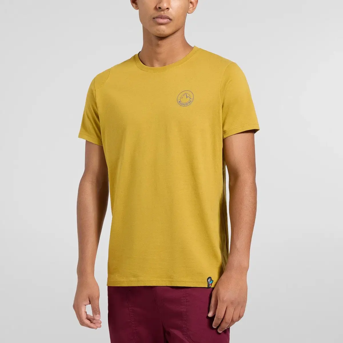 Camiseta con logotipo circular M